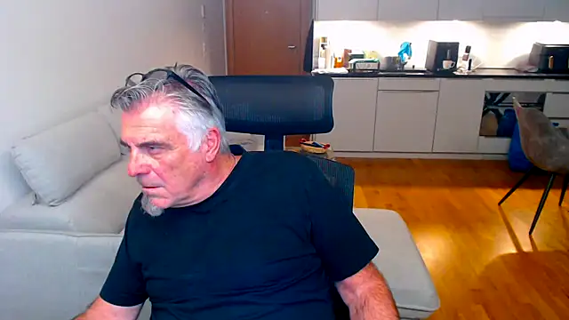 Buidapest online show from 03.27.26