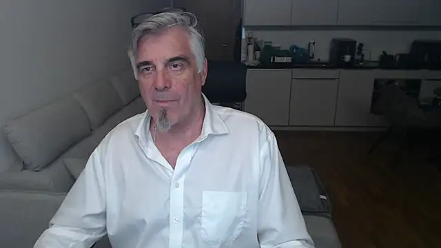 Buidapest online show from 04.05.26