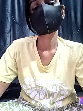 StrawberryCouples online show from 11.19.25