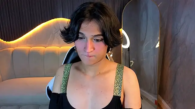 Snapshot of zoe_tp chatting on 12.15.25 zoe tp online show from 12.15.25