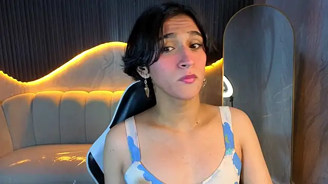 Snapshot of zoe_tp chatting on 12.17.25 zoe tp online show from 12.17.25