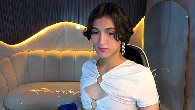 Snapshot of zoe_tp chatting on 12.18.25 zoe tp online show from 12.18.25