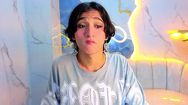 Snapshot of zoe_tp chatting on 12.20.25 zoe tp online show from 12.20.25