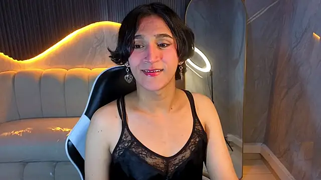 Snapshot of zoe_tp chatting on 12.21.25 zoe tp online show from 12.21.25