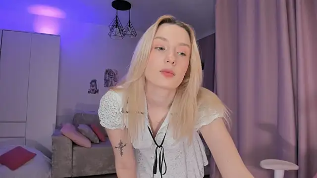 Tiffany Paw online show from 12.22.25