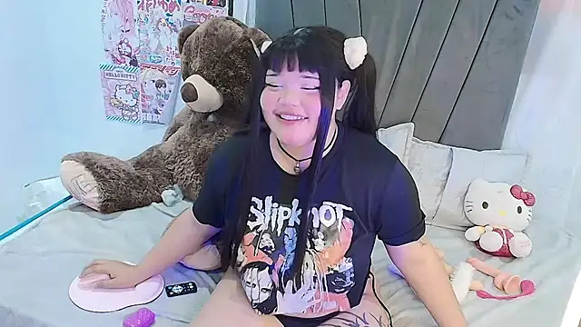 kittyhtxx online show from 11.22.25