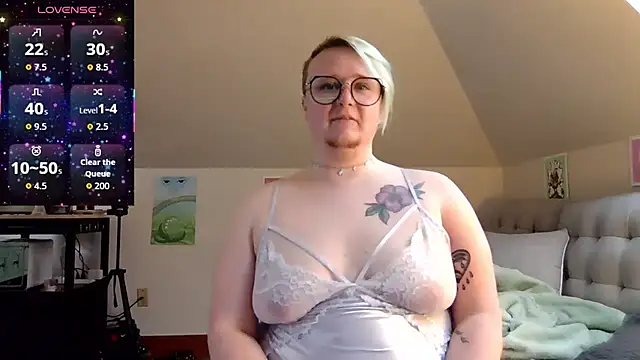 queerlyjaz online show from 04.21.26