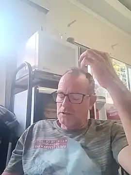 Snapshot of nard53 chatting on 12.18.25 nard53 online show from 12.18.25