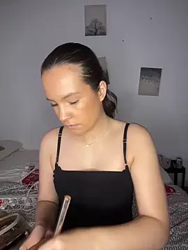 Sandrasnoww online show from 12.19.25