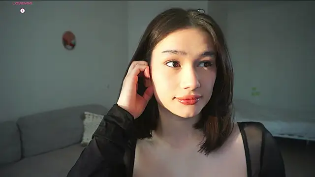 Snapshot of SoftLuna chatting on 11.21.25 SoftLuna online show from 11.21.25