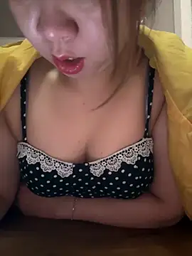 Snapshot of Hot-Today chatting on 11.19.25 Hot-Today online show from 11.19.25