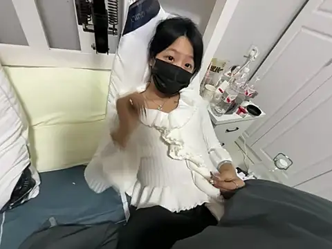 Snapshot of Rosy100 chatting on 12.14.25 Rosy100 online show from 12.14.25