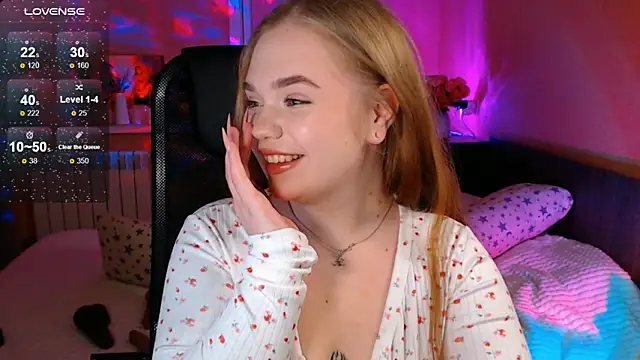 EmiRisse online show from 11.28.25