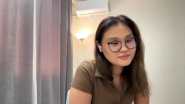 HoneyKitsu online show from 11.20.25