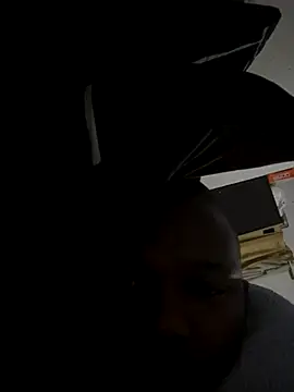 Snapshot of mrcougarfucker chatting on 11.18.25 mrcougarfucker online show from 11.18.25