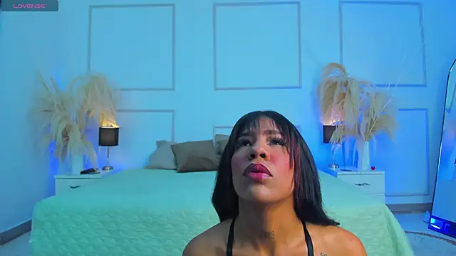 Snapshot of Alice_Owenn chatting on 11.23.25 Alice Owenn online show from 11.23.25