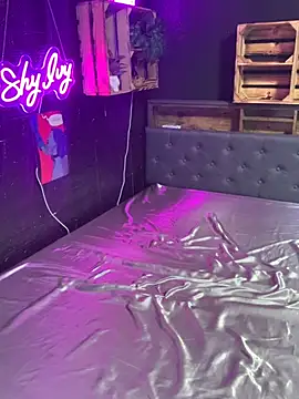 Snapshot of Shy-Ivy chatting on 11.19.25 Shy-Ivy online show from 11.19.25