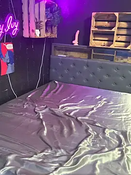 Snapshot of Shy-Ivy chatting on 12.02.25 Shy-Ivy online show from 12.02.25