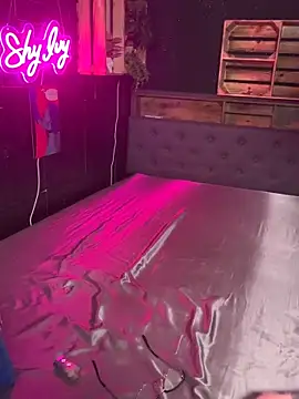 Snapshot of Shy-Ivy chatting on 12.14.25 Shy-Ivy online show from 12.14.25