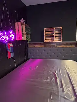 Snapshot of Shy-Ivy chatting on 12.16.25 Shy-Ivy online show from 12.16.25