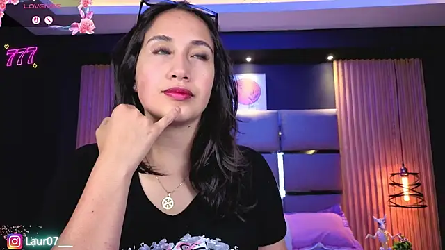 Lauroberts7 online show from 04.20.26