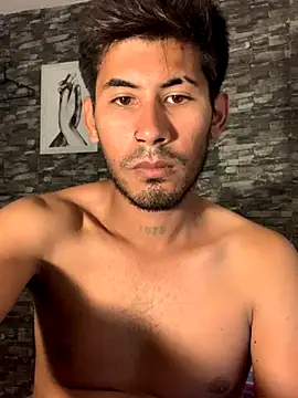 Snapshot of NanetYNaru chatting on 11.27.25 NanetYNaru online show from 11.27.25