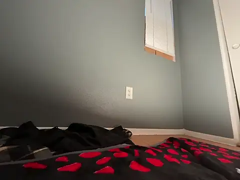 Snapshot of reinaass chatting on 03.25.26 reinaass online show from 03.25.26