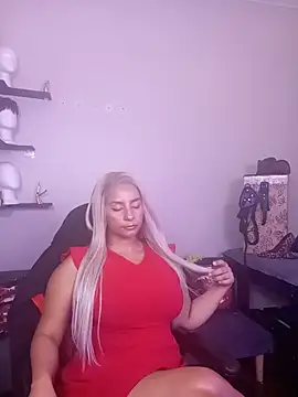 Snapshot of LaReineCleo chatting on 07.16.26 LaReineCleo online show from 07.16.26