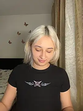 Snapshot of Kylie_One chatting on 12.03.25 Kylie One online show from 12.03.25