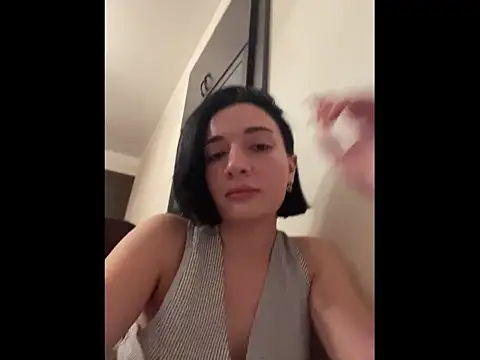 Pineapple online show from 11.21.25