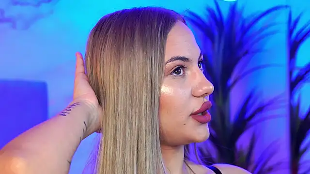 Snapshot of Chloe_GraceeX chatting on 12.03.25 Chloe GraceeX online show from 12.03.25