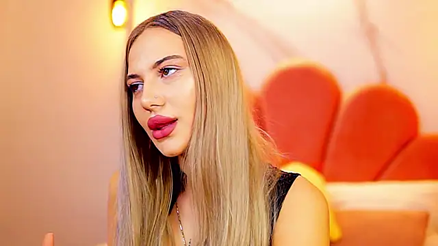 Snapshot of Chloe_GraceeX chatting on 12.04.25 Chloe GraceeX online show from 12.04.25