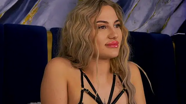 Snapshot of Chloe_GraceeX chatting on 12.18.25 Chloe GraceeX online show from 12.18.25