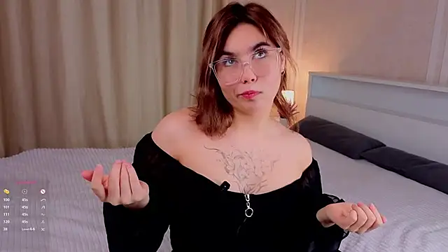 Snapshot of LaneUmanzor chatting on 11.25.25 LaneUmanzor online show from 11.25.25