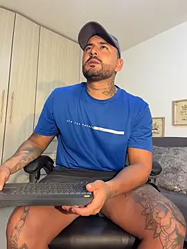 Snapshot of david10kc chatting on 11.25.25 david10kc online show from 11.25.25