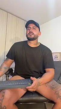 Snapshot of david10kc chatting on 11.29.25 david10kc online show from 11.29.25