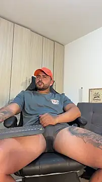 Snapshot of david10kc chatting on 11.30.25 david10kc online show from 11.30.25