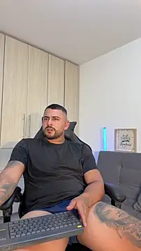 Snapshot of david10kc chatting on 12.02.25 david10kc online show from 12.02.25