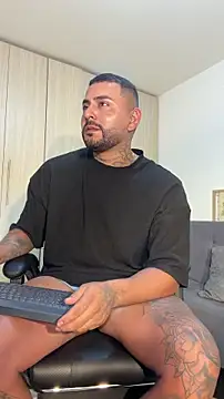 Snapshot of david10kc chatting on 12.14.25 david10kc online show from 12.14.25