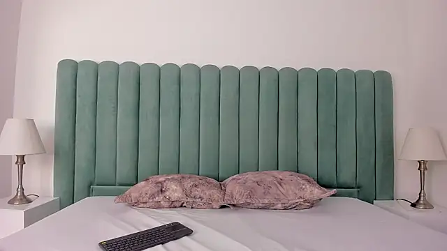 Emmalorez   online show from 11.20.25