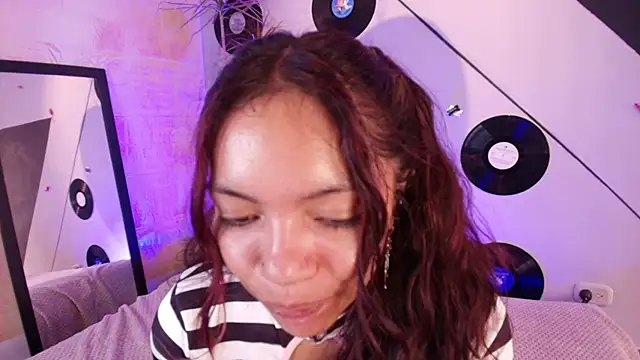 Snapshot of goddess_julieta chatting on 12.19.25 goddess julieta online show from 12.19.25