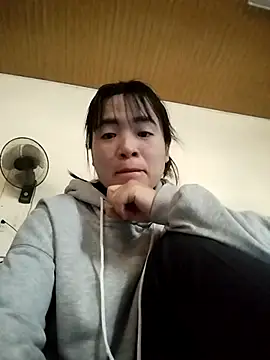 Snapshot of Xuca-bits chatting on 12.04.25 Xuca-bits online show from 12.04.25