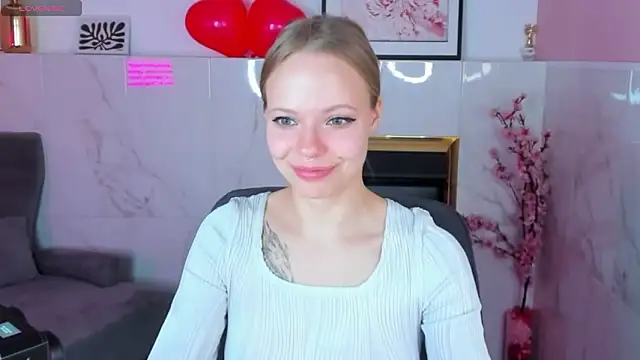 lucy loy online show from 02.10.26