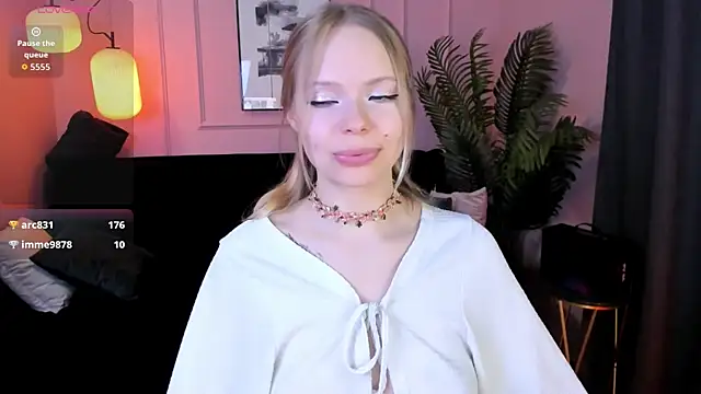 lucy loy online show from 04.25.26