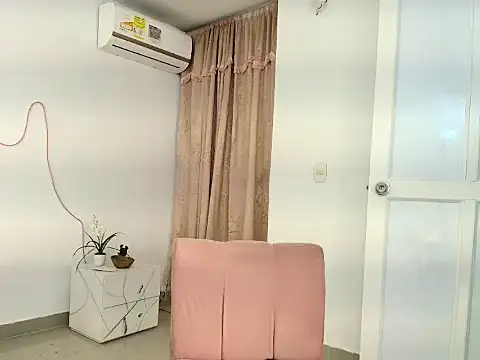 Snapshot of Luna_lexy04 chatting on 04.01.26 Luna lexy04 online show from 04.01.26