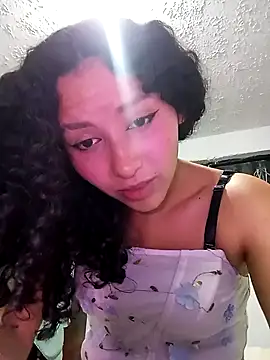 pettymoon1 online show from 11.25.25