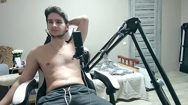 Snapshot of 6thfingq chatting on 12.04.25 6thfingq online show from 12.04.25