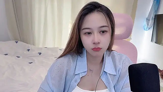 Snapshot of TTtia_ chatting on 12.16.25 TTtia online show from 12.16.25