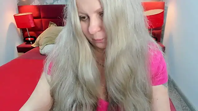 Snapshot of mariabelladonna chatting on 11.21.25 mariabelladonna online show from 11.21.25