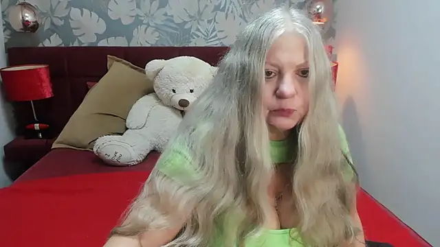 Snapshot of mariabelladonna chatting on 11.25.25 mariabelladonna online show from 11.25.25